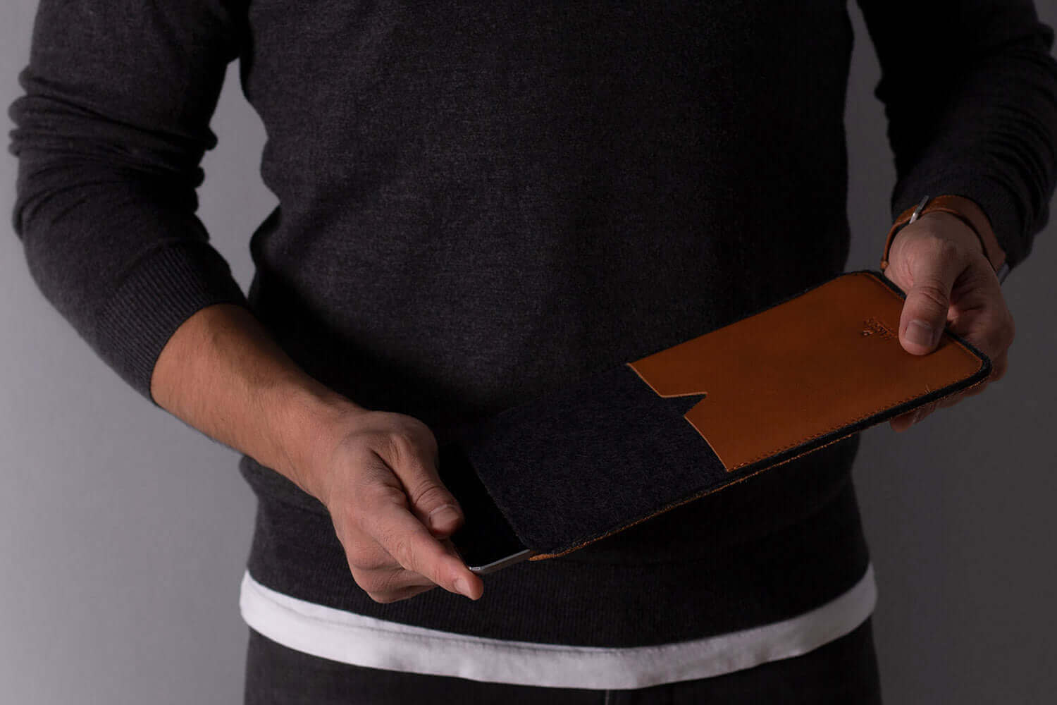 Black Edition – Leather iPad and Kindle Case Sleeve - Image 3