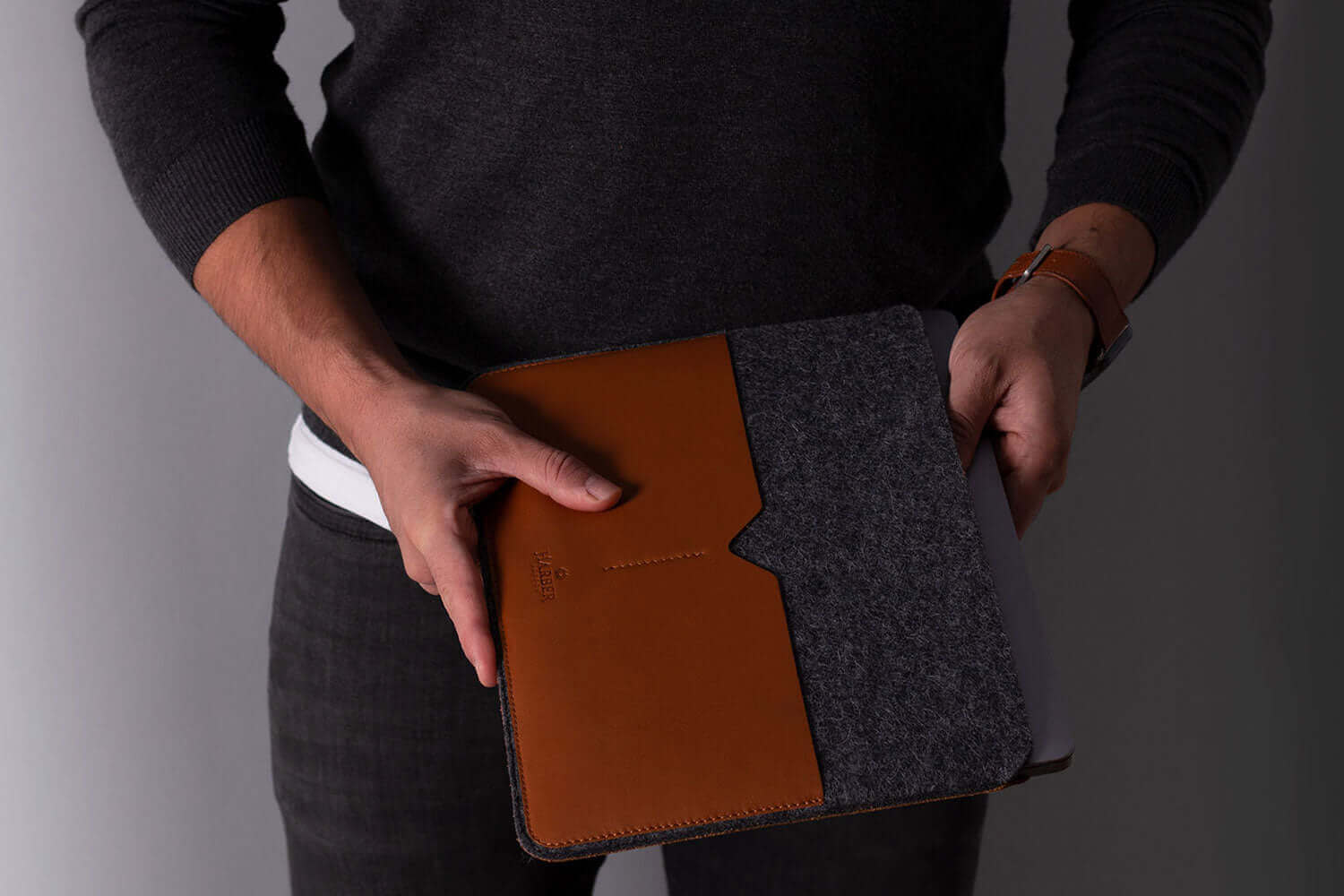 Classic - Leather MacBook Sleeve - Image 7