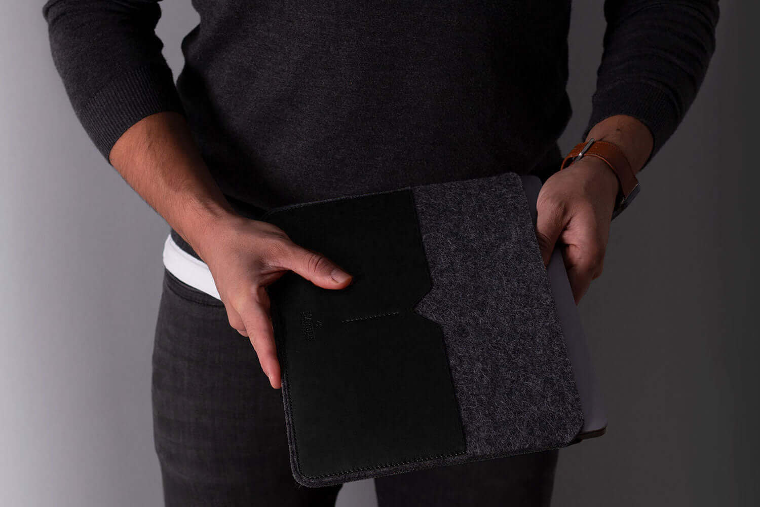 Classic - Leather MacBook Sleeve - Image 8