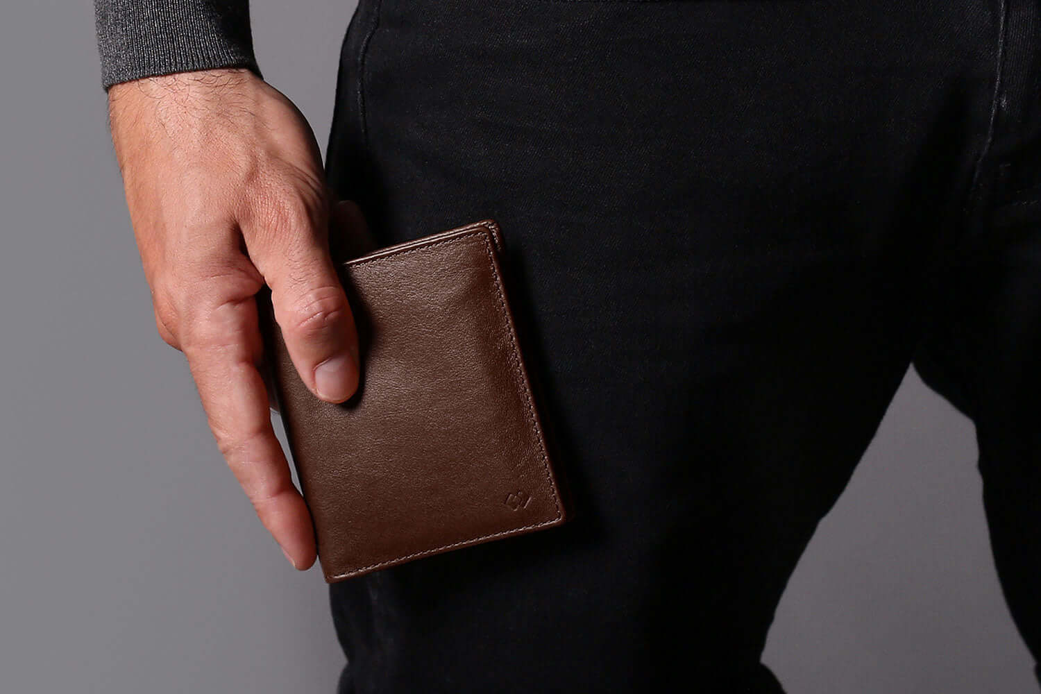 Leather Bifold Wallet with RFID Protection - Image 13