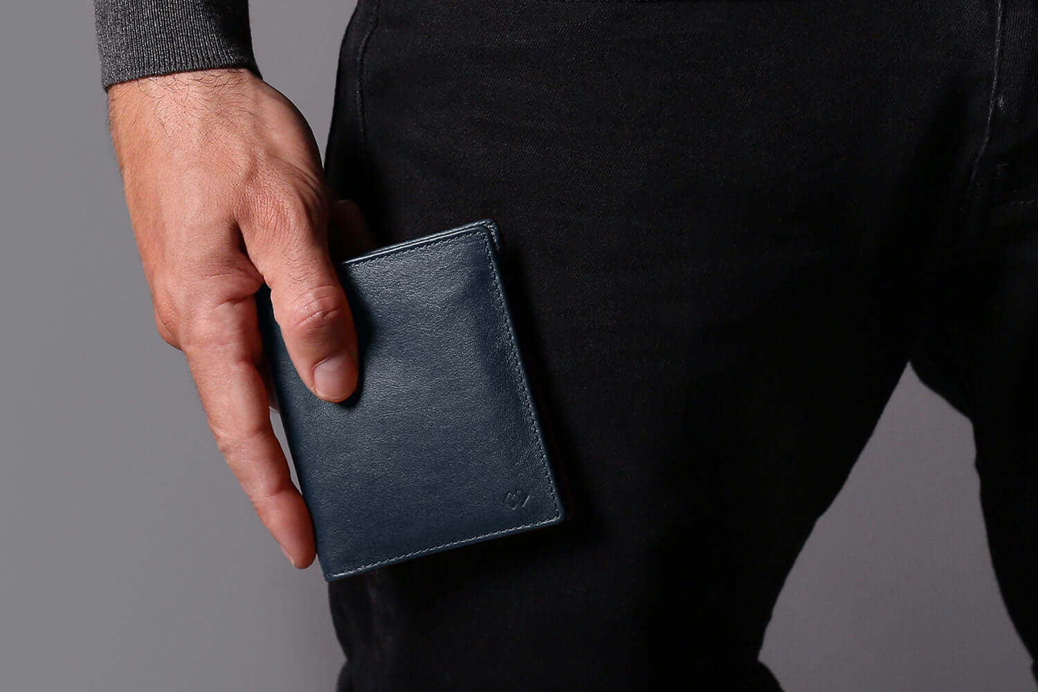 Leather Bifold Wallet with RFID Protection - Image 18