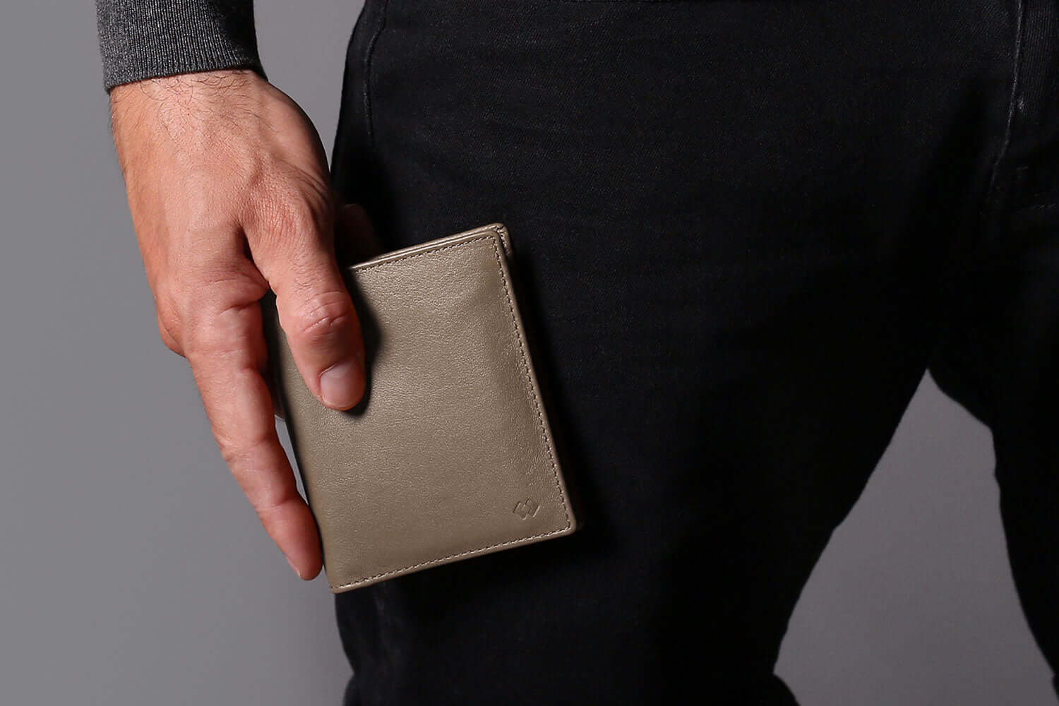 Leather Bifold Wallet with RFID Protection - Image 33