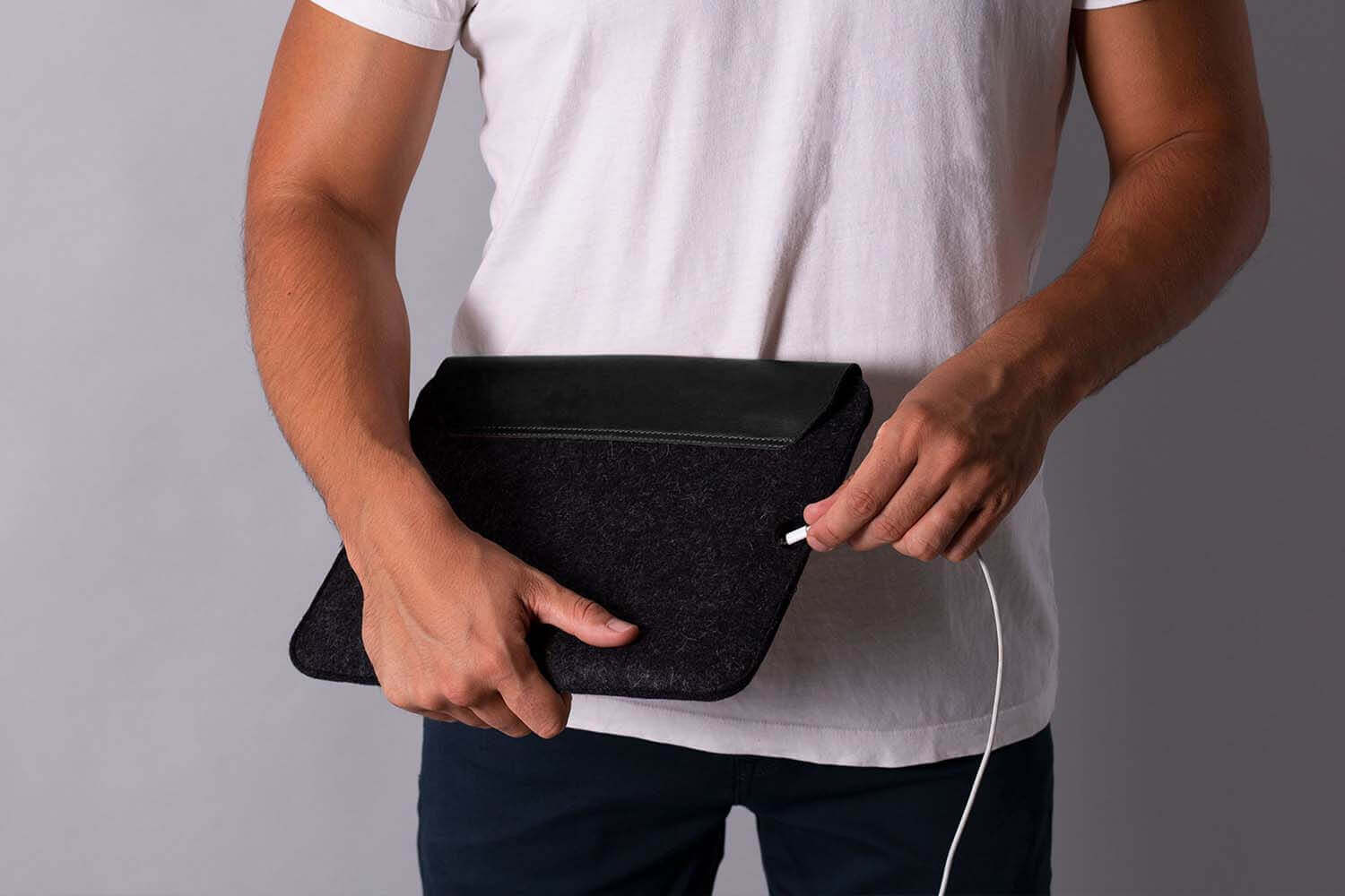 Magnetic Envelope Sleeve For iPad Pro - Image 12