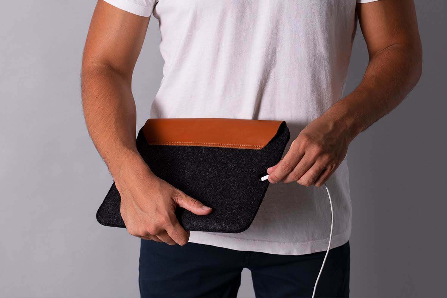 Magnetic Envelope Sleeve For iPad Pro - Image 4