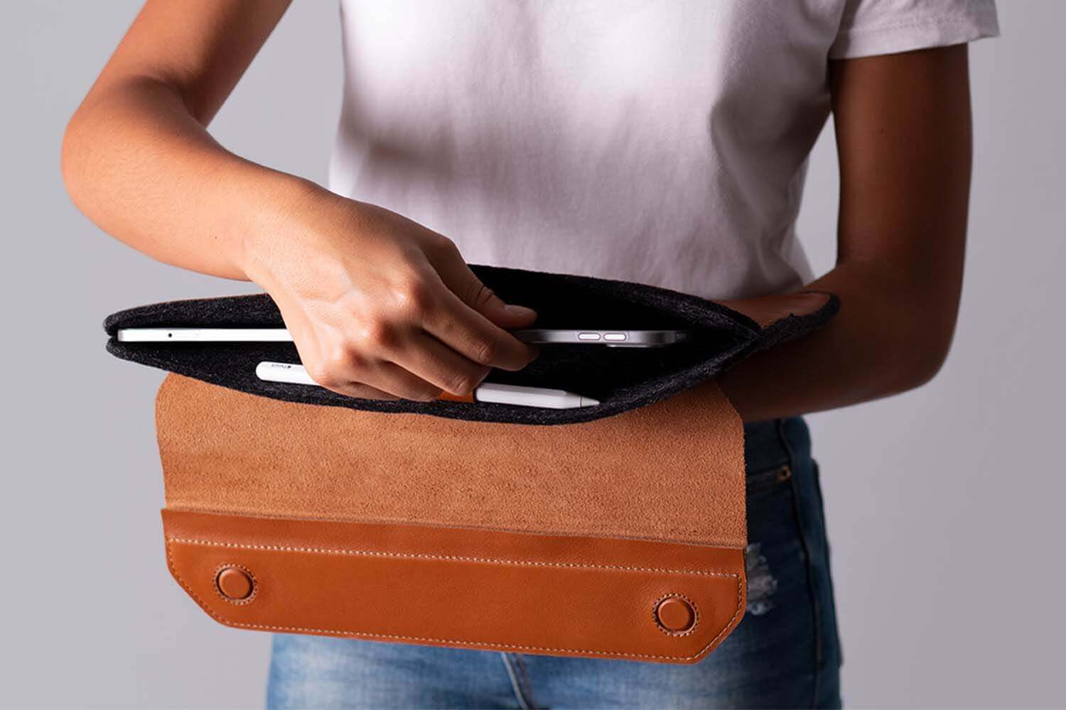 Magnetic Envelope Sleeve For iPad Pro - Image 5